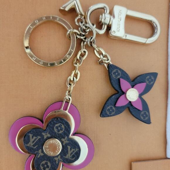 Louis Vuitton Blooming Flower Charm Keyring OB0169 - Picture 6 of 10